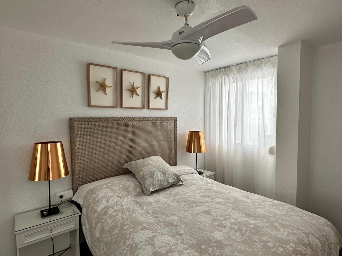 Apartment Mediterraneo, Muy Centrico, En Plaza Triangular, Soleado, Con Jardines Y Piscina Y La Playa Enfrente Andando, Con Parking Exterior Comunitario Benidorm